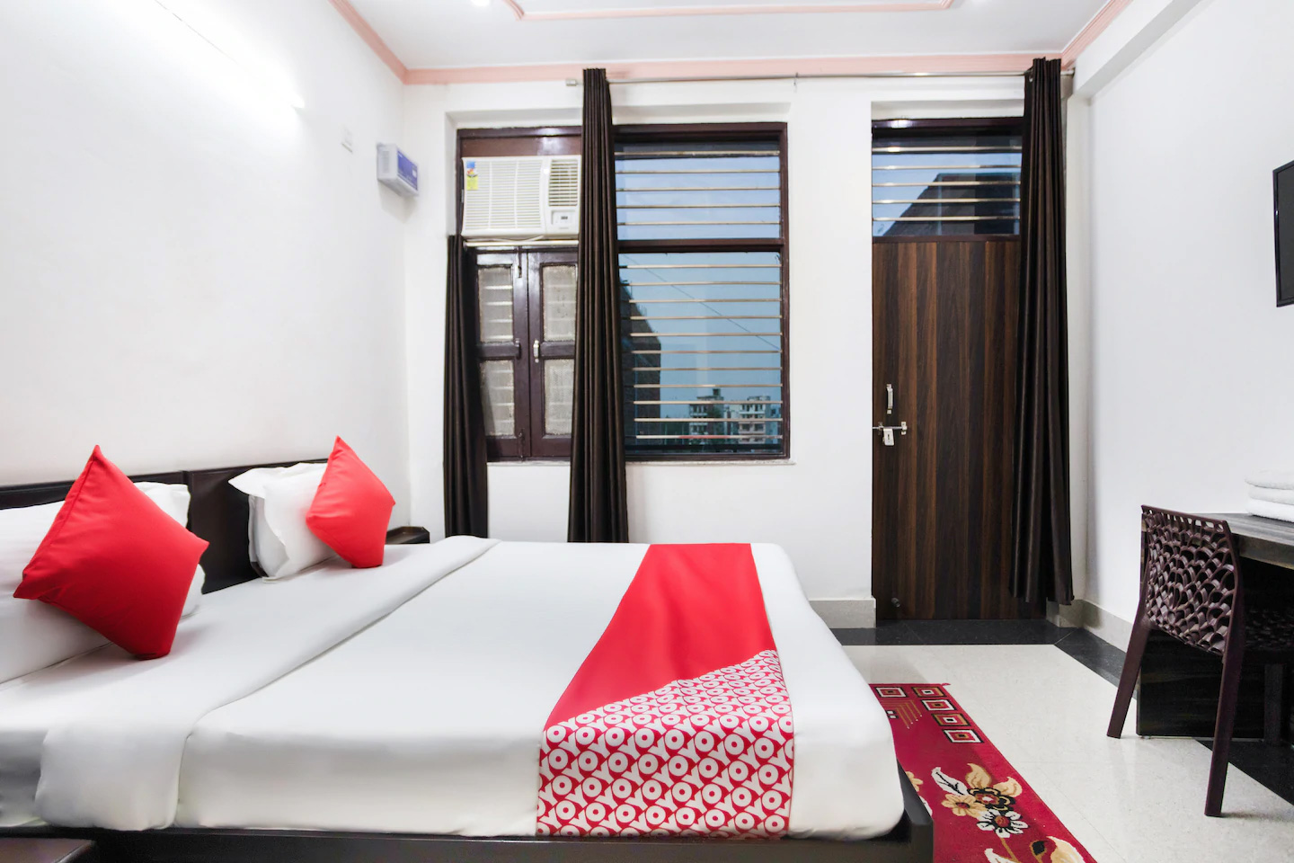 Guest house in Gurgaon, guest house near medanta medicity, Budget guest house in Gurgaon Delhi NCR, cheap guest house in Gurgaon