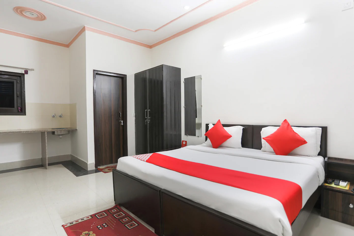 Guest house in Gurgaon, guest house near medanta medicity, Budget guest house in Gurgaon Delhi NCR, cheap guest house in Gurgaon